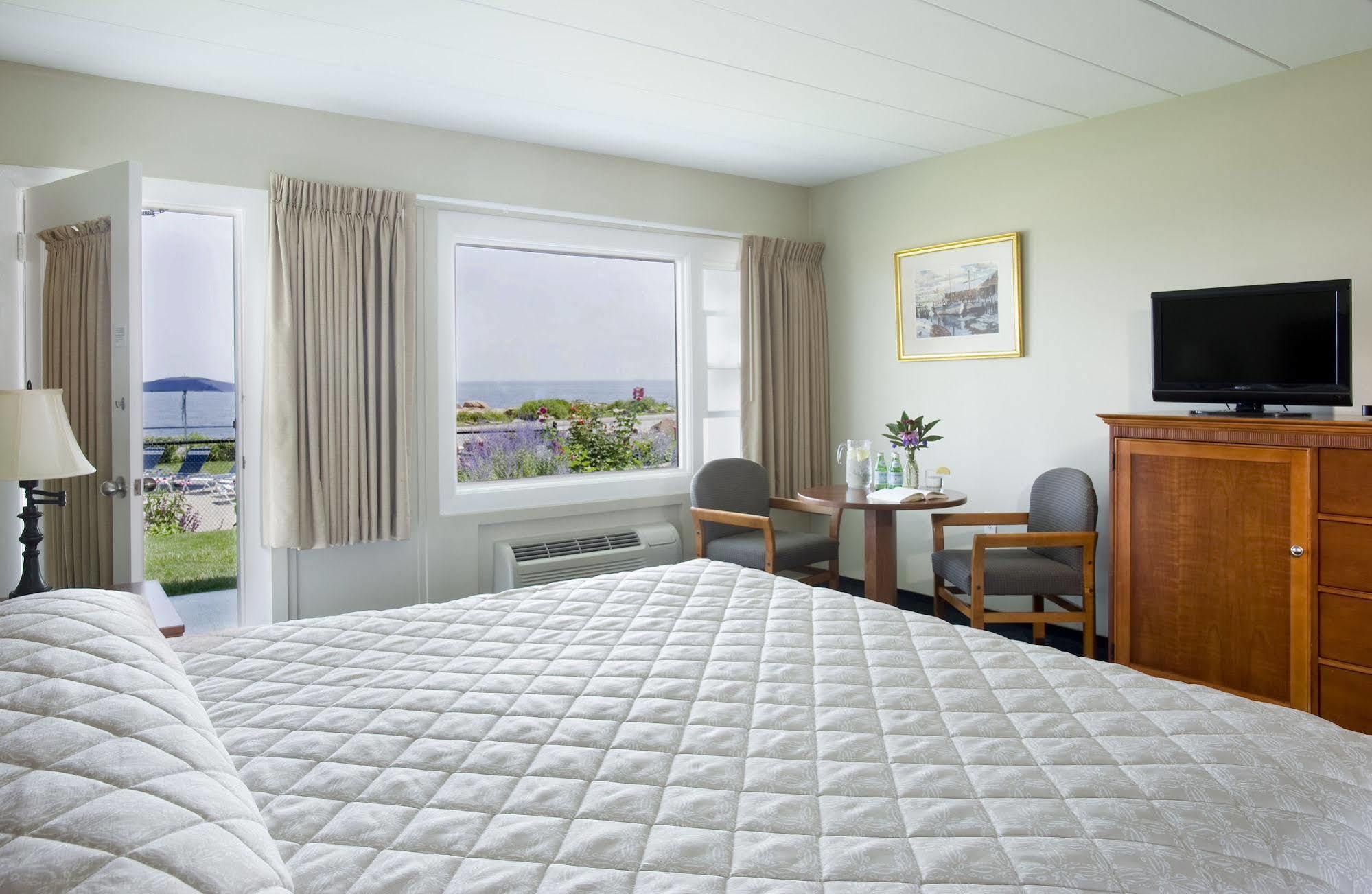 Atlantis Oceanfront Inn Gloucester Exterior photo